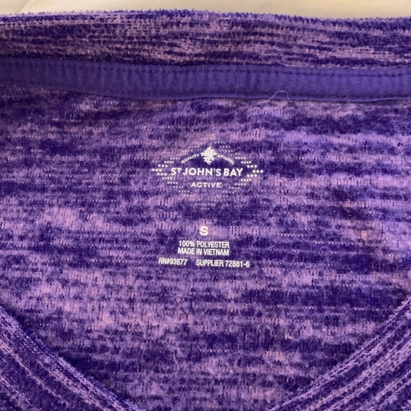St. John’s Bay V-Neck Fleece Long Sleeved Top in Size Small. - Picture 2 of 4